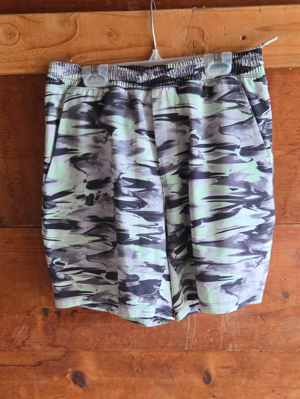 Lululemon Boy's Gray & Light Green Camo Pace Maker Athletic Shorts (XL)